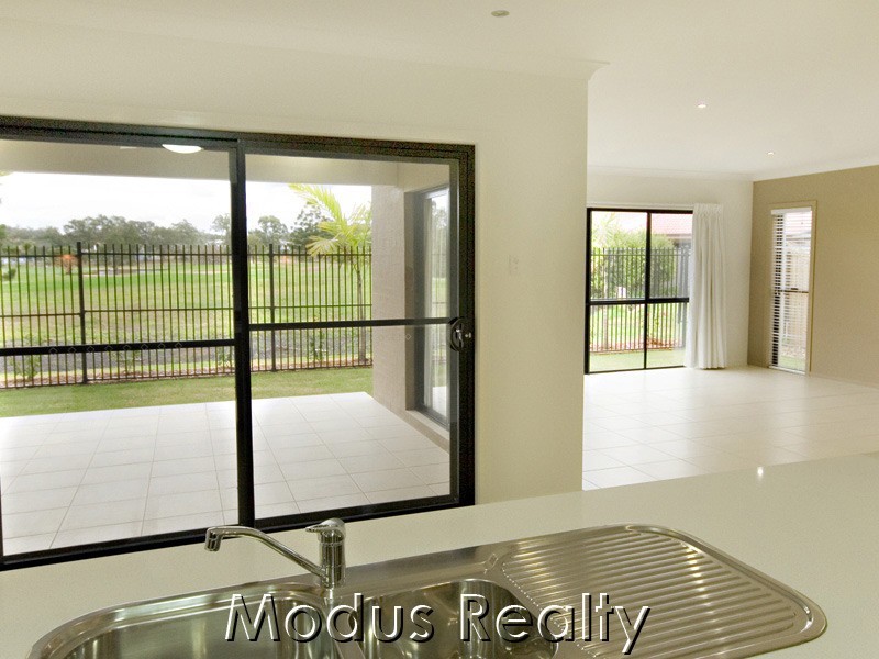 5 Lakeside Court, Windaroo QLD 4207