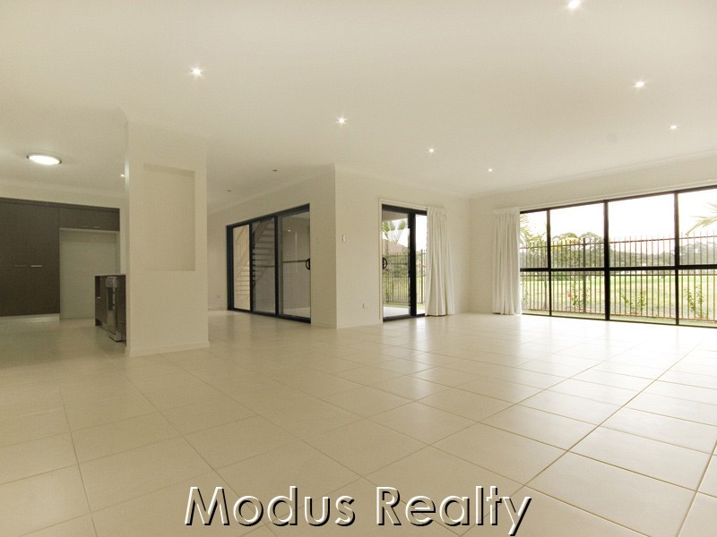 5 Lakeside Court, Windaroo QLD 4207