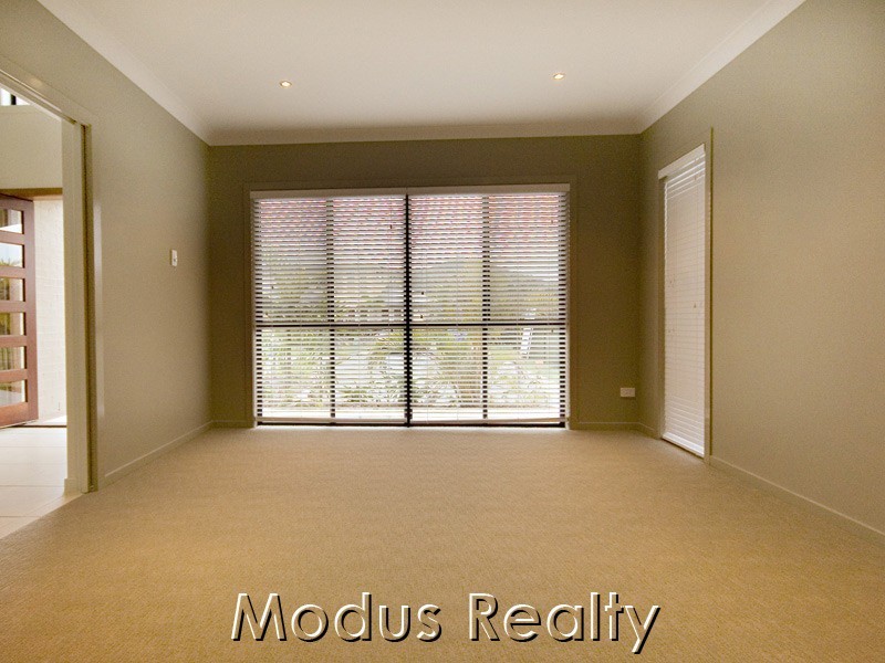 5 Lakeside Court, Windaroo QLD 4207