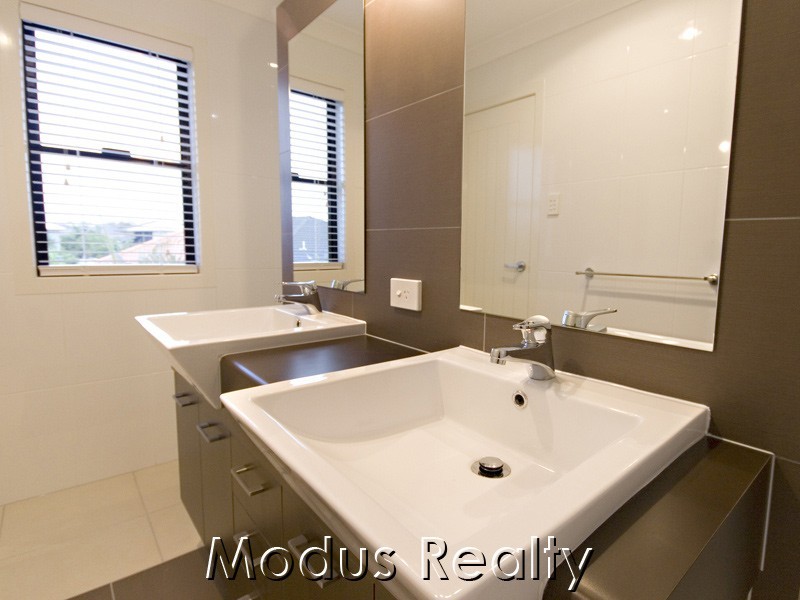 5 Lakeside Court, Windaroo QLD 4207