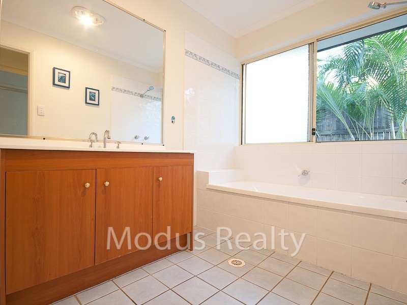4 Kimbolton Drive, Redland Bay QLD 4165