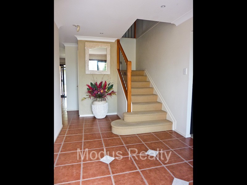 5 Riverside Tce, Windaroo QLD 4207