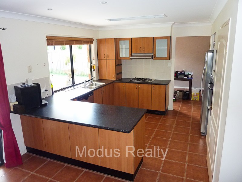 5 Riverside Tce, Windaroo QLD 4207