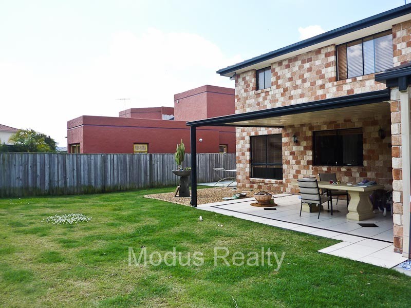 5 Riverside Tce, Windaroo QLD 4207