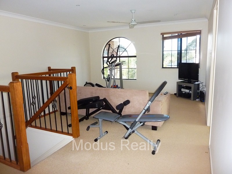 5 Riverside Tce, Windaroo QLD 4207