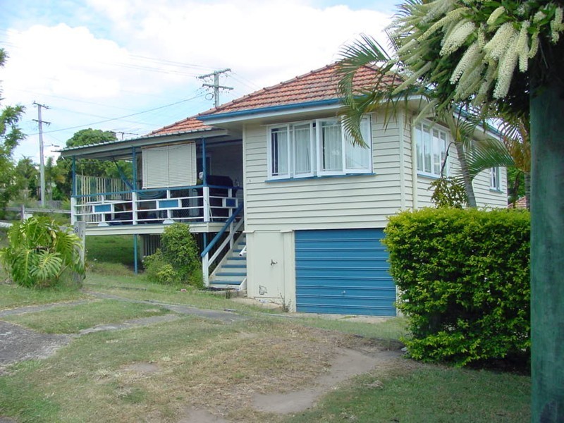 2 Lacon Street, Holland Park West QLD 4121