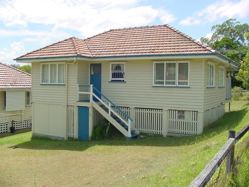 2 Lacon Street, Holland Park West QLD 4121