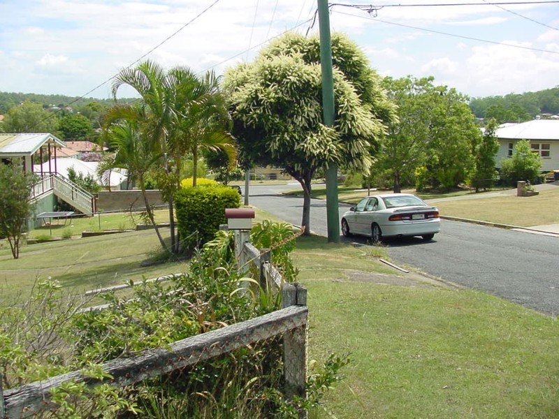2 Lacon Street, Holland Park West QLD 4121