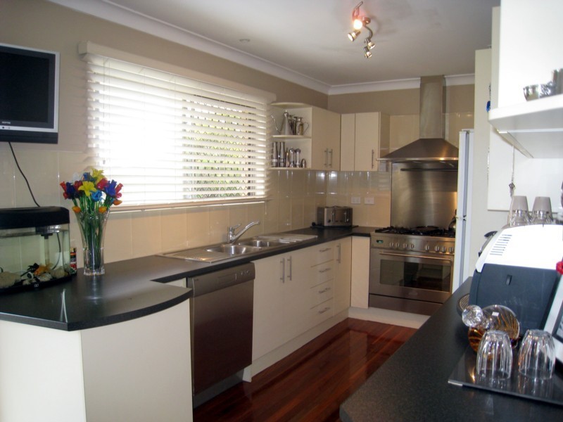 4 Jilloong Street, Mansfield QLD 4122