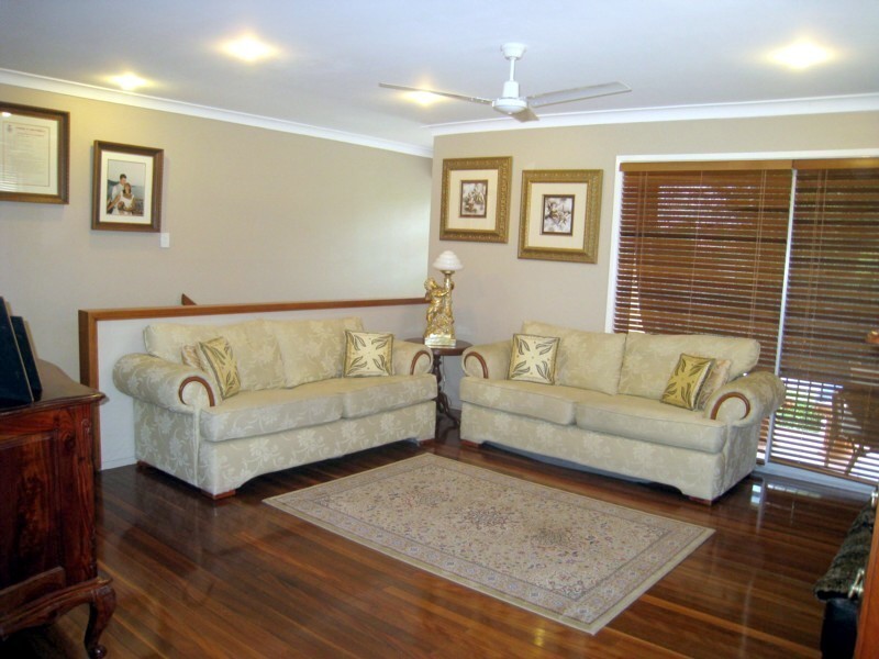 4 Jilloong Street, Mansfield QLD 4122