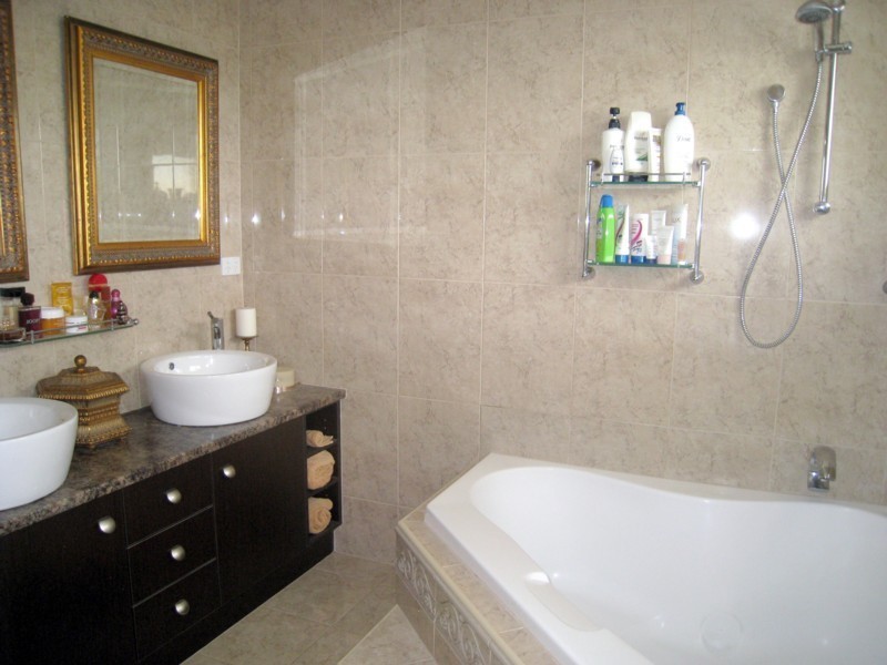 4 Jilloong Street, Mansfield QLD 4122