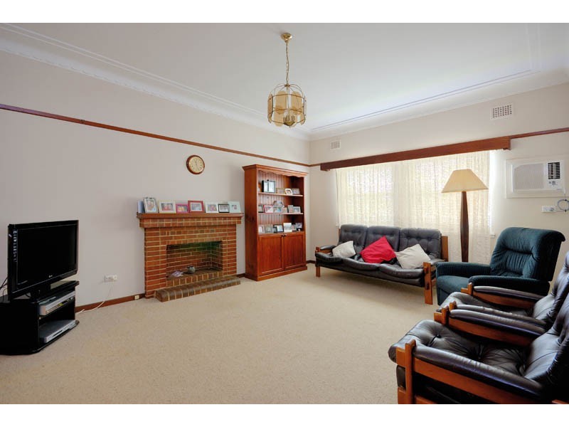 11 Urunga Parade, Miranda NSW 2228