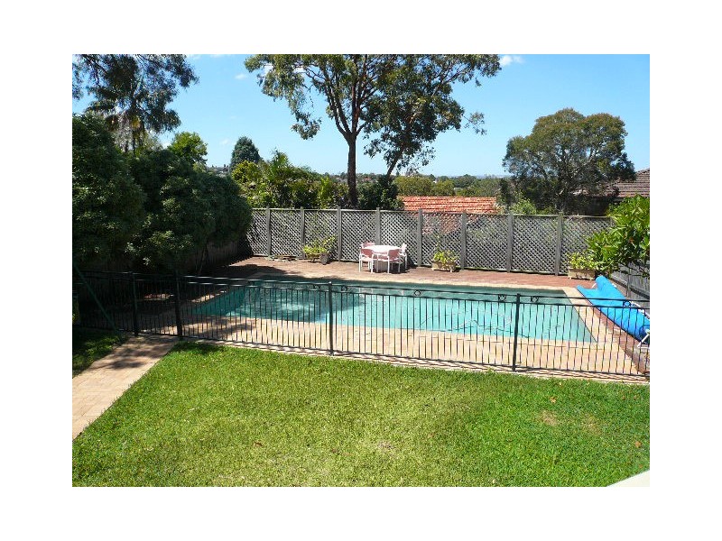 8  Dewrang Street, Carss Park NSW 2221