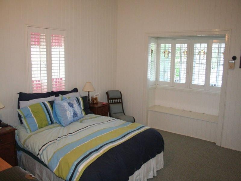 11 Bell Terrace, Graceville QLD 4075