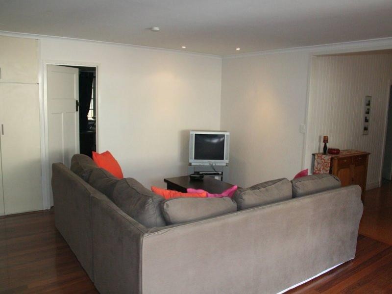 11 Bell Terrace, Graceville QLD 4075