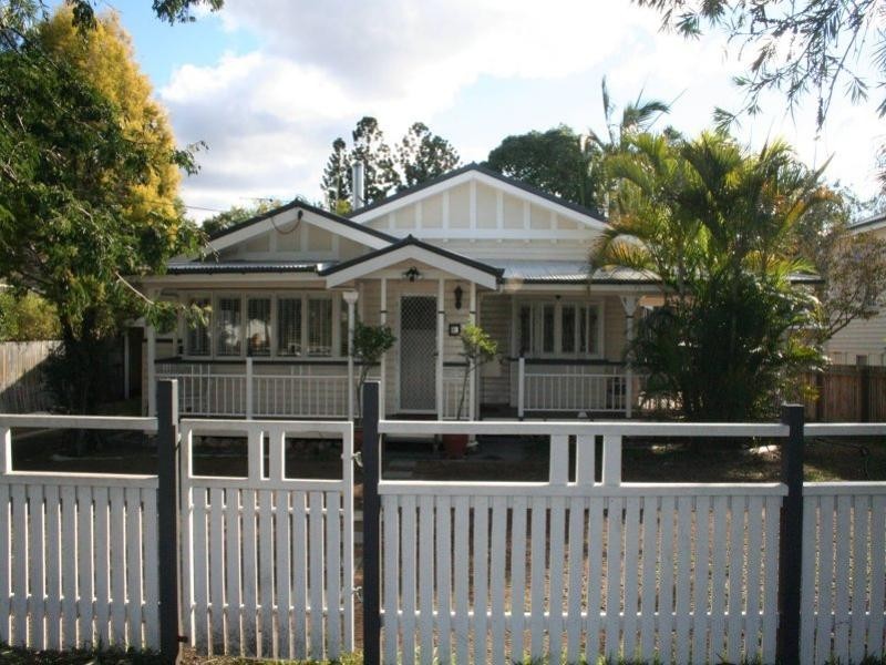 11 Bell Terrace, Graceville QLD 4075