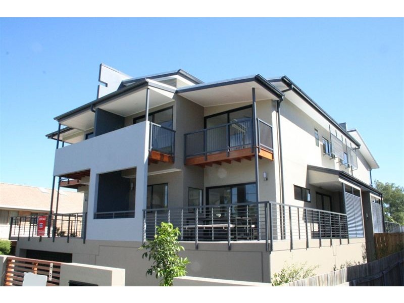 1-2/28 Hood Street, Sherwood QLD 4075