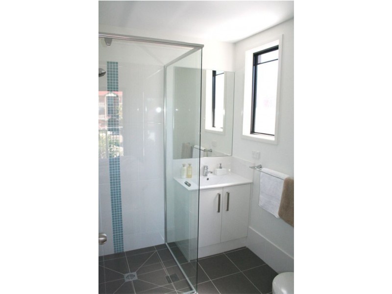 1-2/28 Hood Street, Sherwood QLD 4075