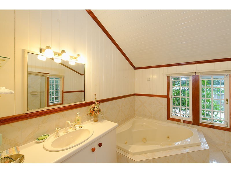 49 Bank Road, Graceville QLD 4075