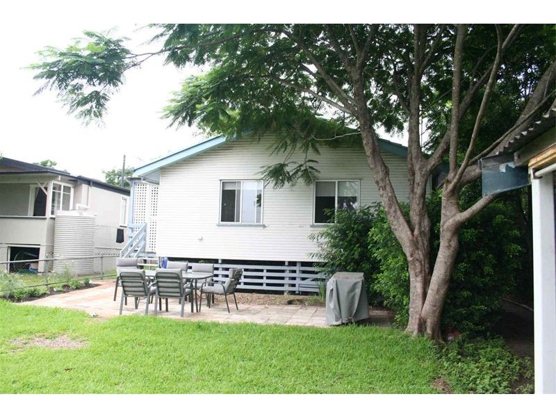 16 Kendall Street, Oxley QLD 4075