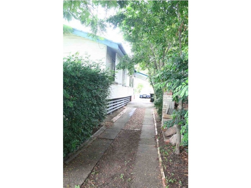 16 Kendall Street, Oxley QLD 4075