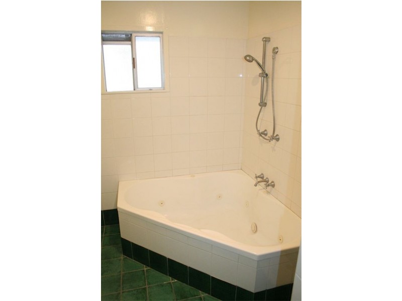 16 Kendall Street, Oxley QLD 4075