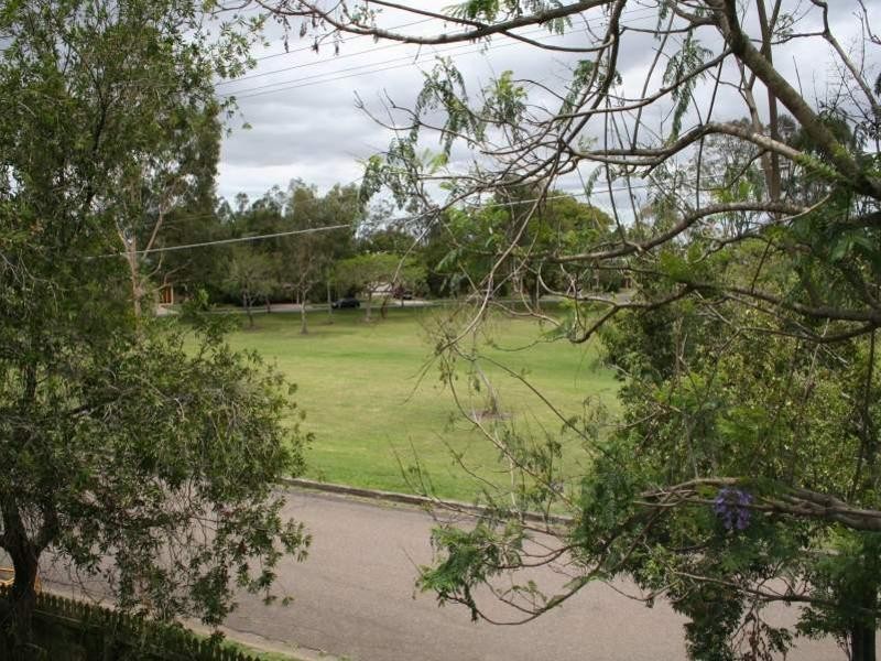 4 Seng Street, Graceville QLD 4075