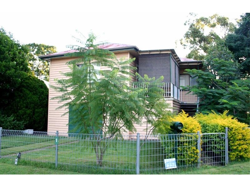 1 Coleman Street, Graceville QLD 4075