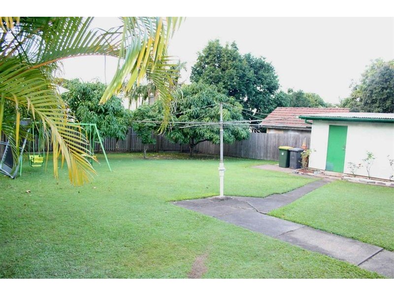 28 Borden Streeet, Sherwood QLD 4075