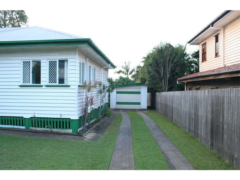 28 Borden Streeet, Sherwood QLD 4075