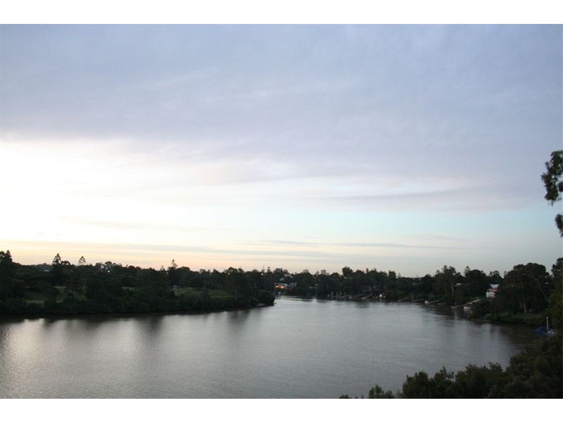 110/211 King Arthur Terrrace, Tennyson QLD 4105