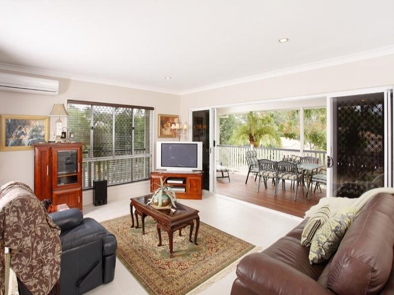 27 Vakuta Street, Fig Tree Pocket QLD 4069