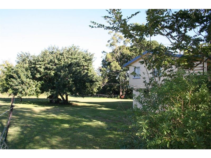 24 Strickland Terrace, Sherwood QLD 4075