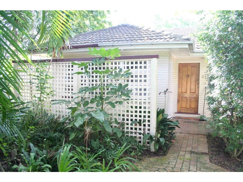 31 Blackstone St, Indooroopilly QLD 4068
