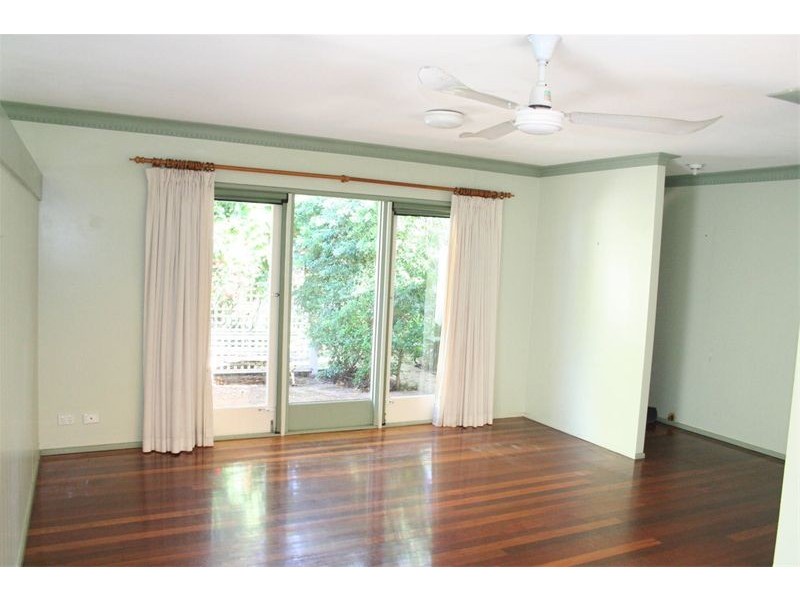 31 Blackstone St, Indooroopilly QLD 4068