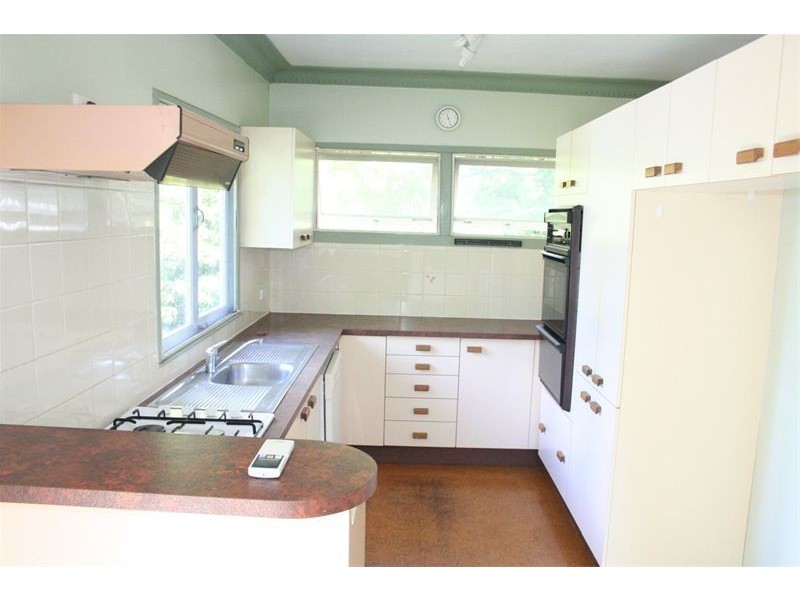 31 Blackstone St, Indooroopilly QLD 4068