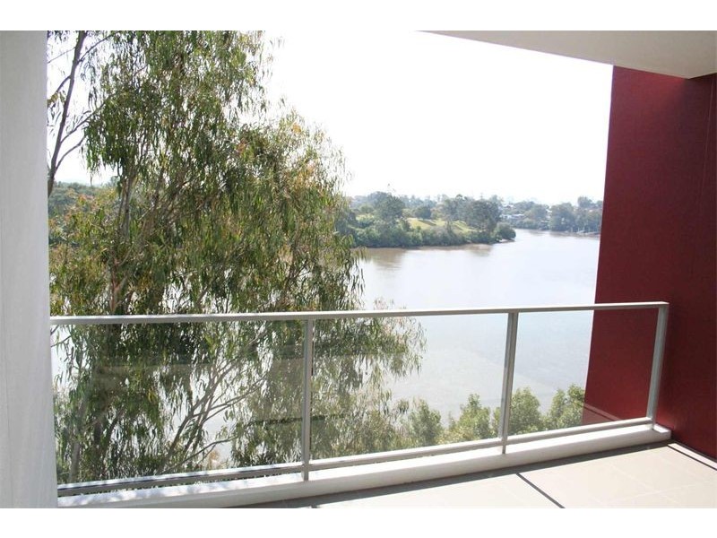 308 /205 King Arthur Terrrace, Tennyson QLD 4105