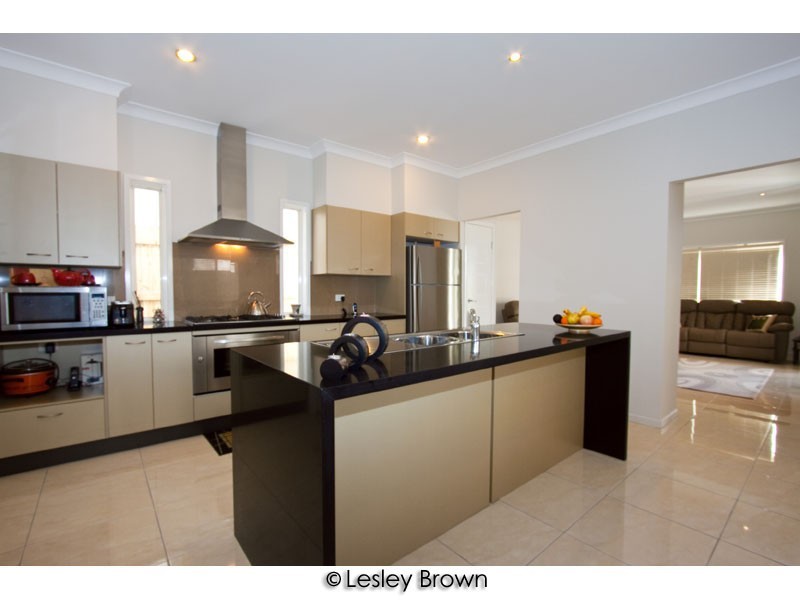 18 Chancellor Street, Sherwood QLD 4075