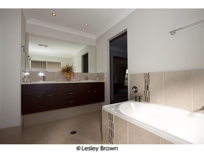 18 Chancellor Street, Sherwood QLD 4075