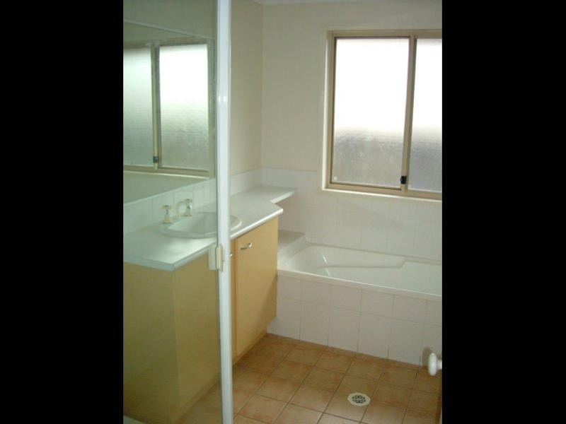 18 Florence Place, Oxley QLD 4075