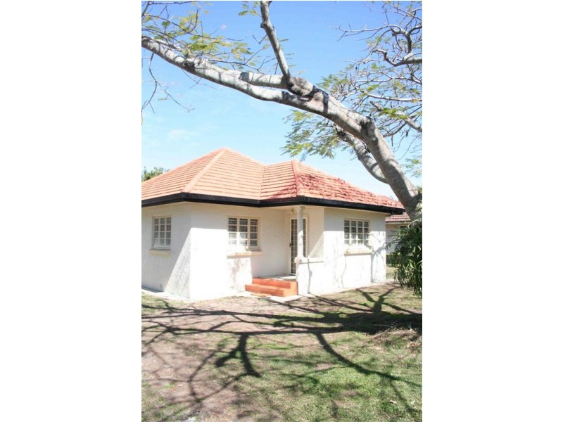 64 King Arthur Terrace, Tennyson QLD 4105