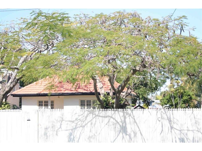 64 King Arthur Terrace, Tennyson QLD 4105