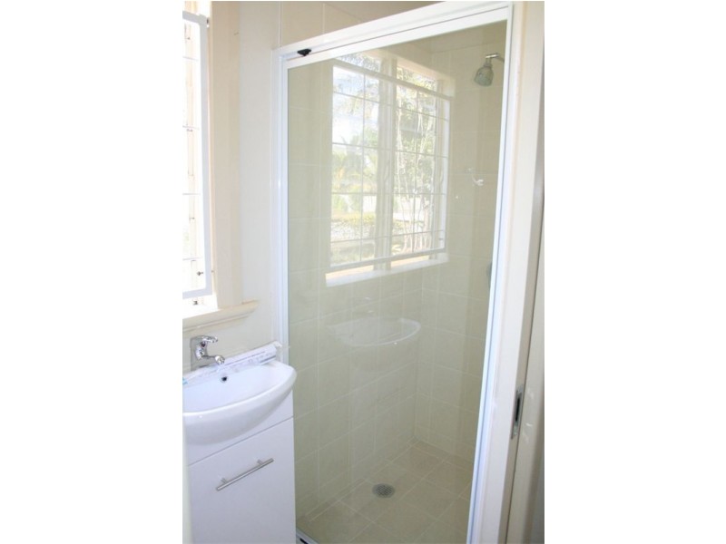 64 King Arthur Terrace, Tennyson QLD 4105