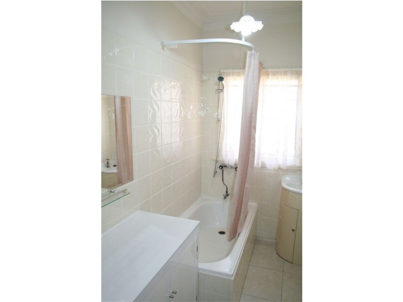 64 King Arthur Terrace, Tennyson QLD 4105