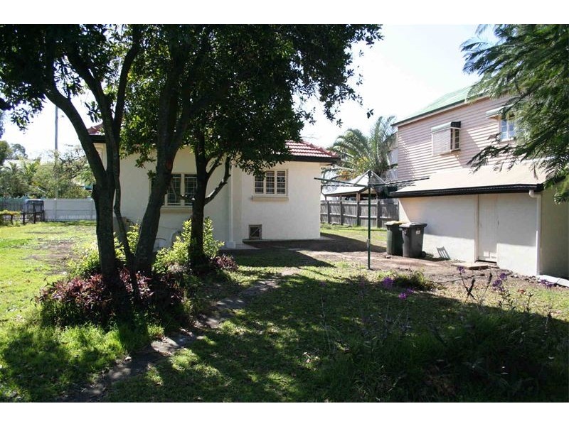 64 King Arthur Terrace, Tennyson QLD 4105