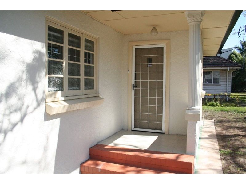 64 King Arthur Terrace, Tennyson QLD 4105