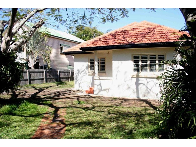 64 King Arthur Terrace, Tennyson QLD 4105