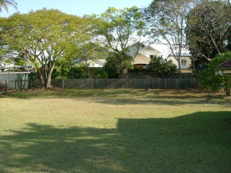 8 Wylie Street, Graceville QLD 4075