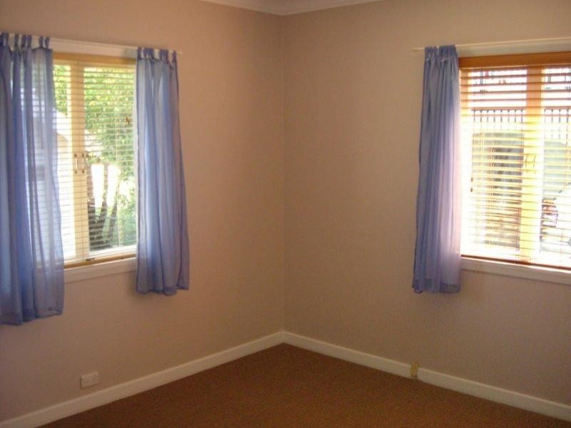 8 Wylie Street, Graceville QLD 4075