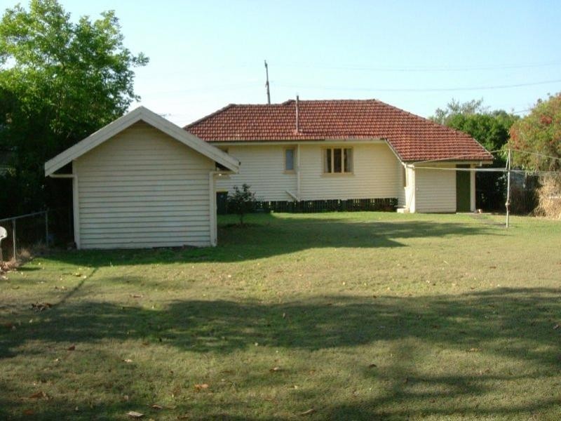 8 Wylie Street, Graceville QLD 4075